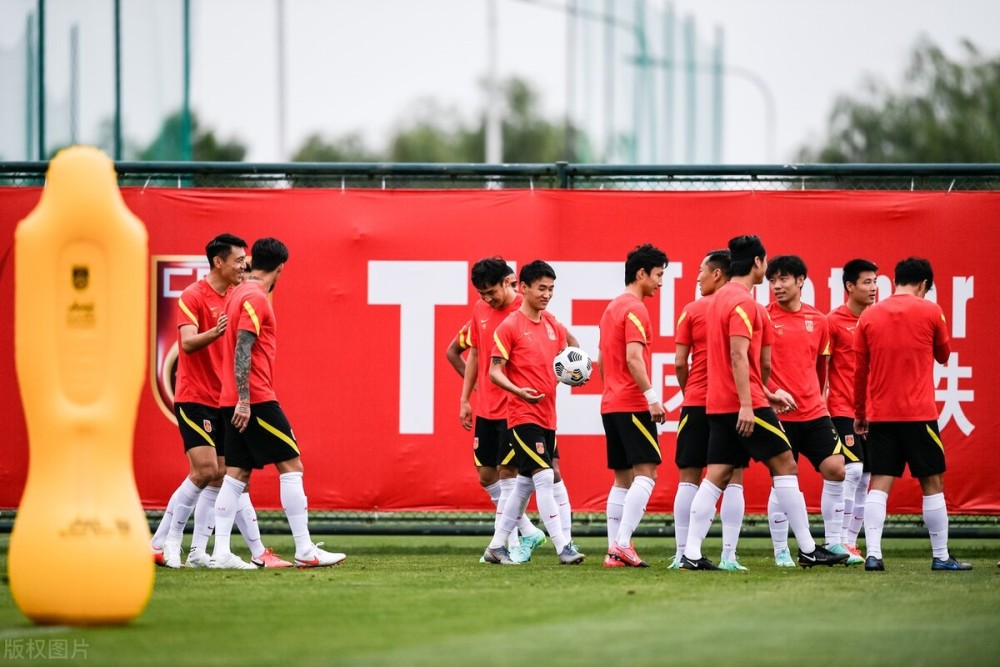 巴特勒意外战胜中国队，刷新纪录引爆全场！引发球迷热议(巴特勒比赛视频)