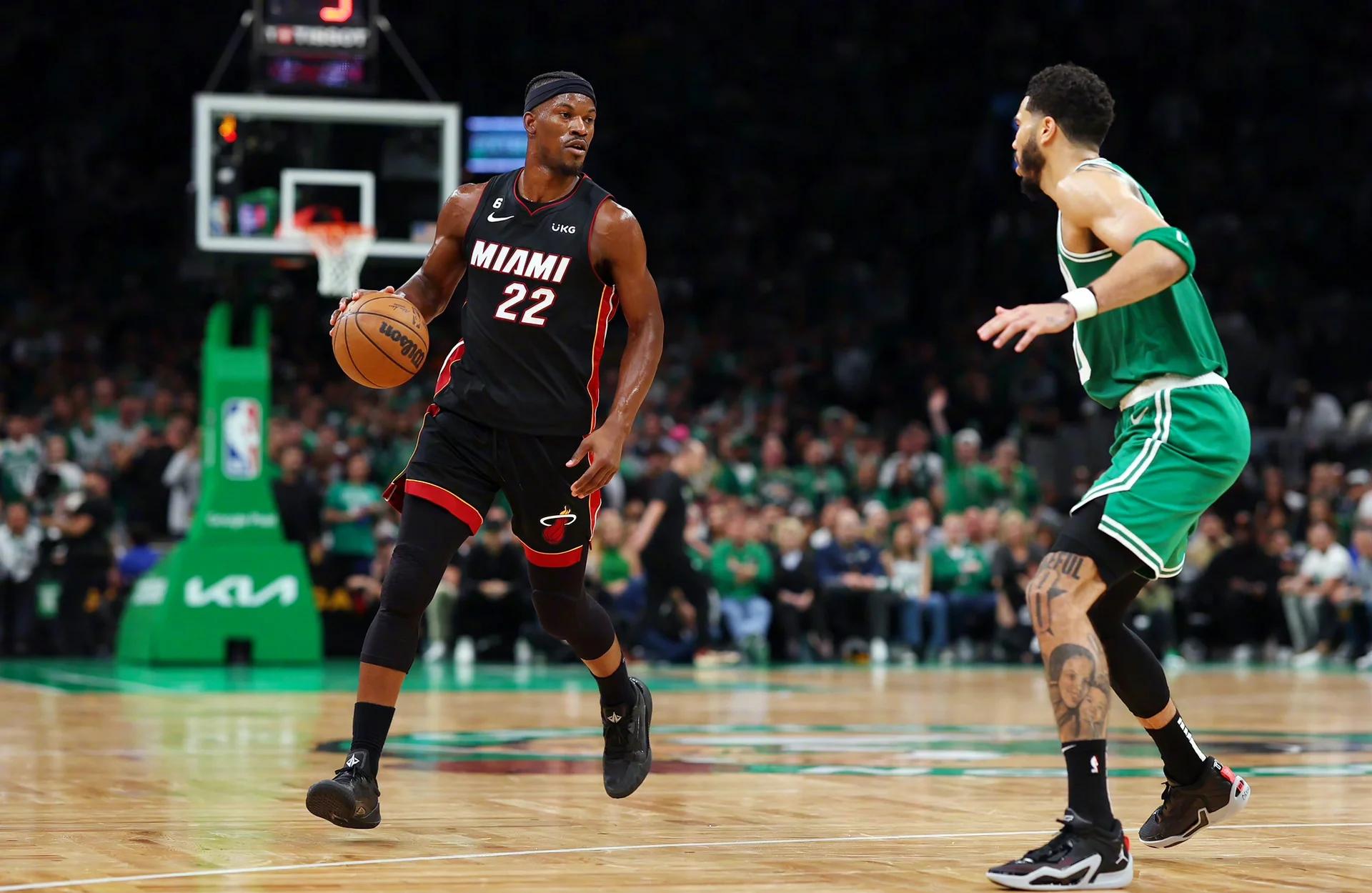 塔图姆回归赛场，问鼎冠军首场状态亮眼，巴黎圣日耳曼观众沸腾！(兵器面面观央视网视频)