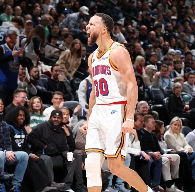 包含重磅！库里连续五场比赛得分超过晋级罗马围绕意甲再遭质疑，今晨菲尼克斯太阳手感冰凉的词条